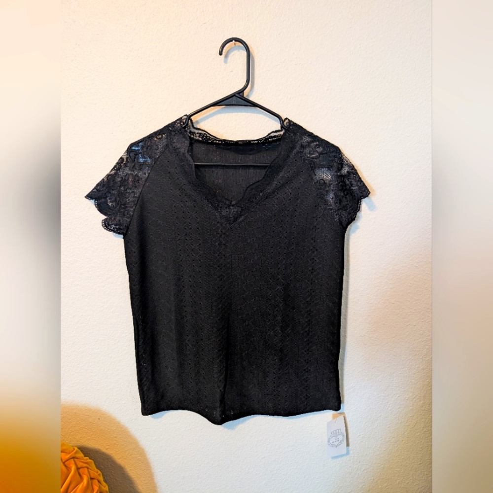 Women's Size Small Lace Top NWT